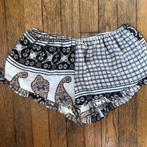 Paisley patterned flowy shorts